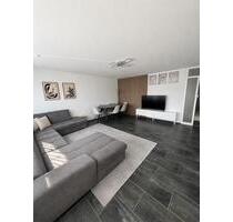 Moderne helle 4-Zimmer Wohnung mit Balkon, Tiefgarage & Aufzug - Aidlingen