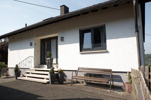 Foto - Einfamilienhaus mit Einliegerwohnung in Rennerod