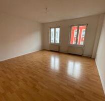 kleine Etagenwohnung mit Terrasse, EBK und Duschbad mit Fenster - Schwerin Altstadt