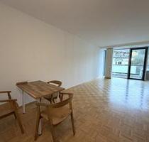 Barrierefreie 2-Zimmer-Wohnung im 4. OG mit Balkon, Einbauküche & exklusivem Serviceangebot - Stuttgart Stuttgart-Süd