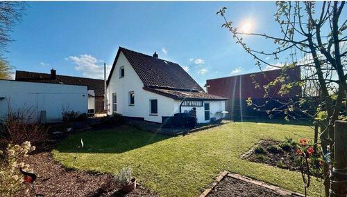 Foto - Charmantes, kleines Haus mit Garten & Garage zu verkaufen