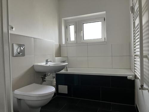 Foto - 3-Raumwohnung mit modernem Badezimmer und Balkon