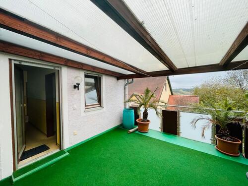 Foto - 4-Zimmer Wohnung mit Terrasse, großer ausbauf. Dachboden