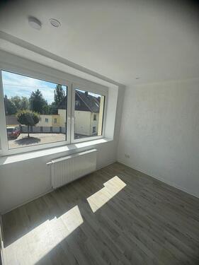 Foto - + + + SANIERTE 1 ZKB WOHNUNG HÜTTIGWEILER + + +