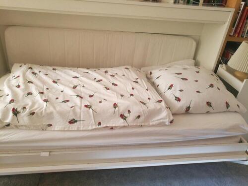 Foto - ein möbliertes WG-Zimmer 3 km von Flughafen 2 Minuten bis Straßen