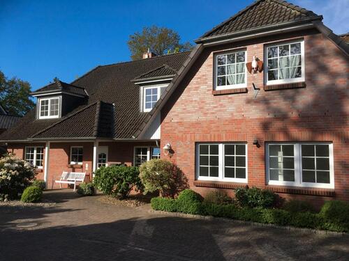 Foto - Ein- bis Zweifamilienwohnhaus und Einliegerwohnung