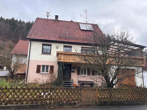 Foto - Großes Einfamilienhaus mit Scheune in ruhiger Lage