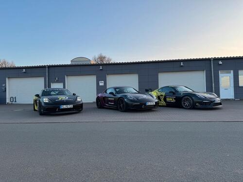 Foto - Gewerbehalle für Fahrzeugaufbereitung inkl. Hebebühne