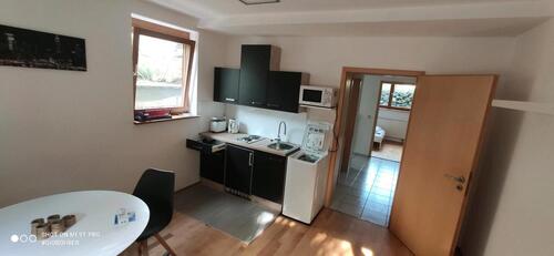 Foto - Helle Souterrain-Wohnung, teilmobliert