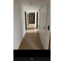 Helle, geräumige, renovierte 5 Zimmer Wohnung in Deiningen