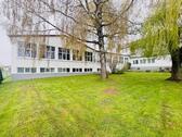 Foto - Multifunktionale Gewerbehalle mit Büro und Parkplätzen