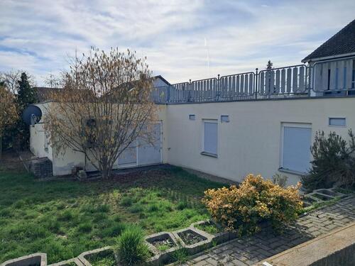 Foto - Einfamilienhaus mit großem Anbau