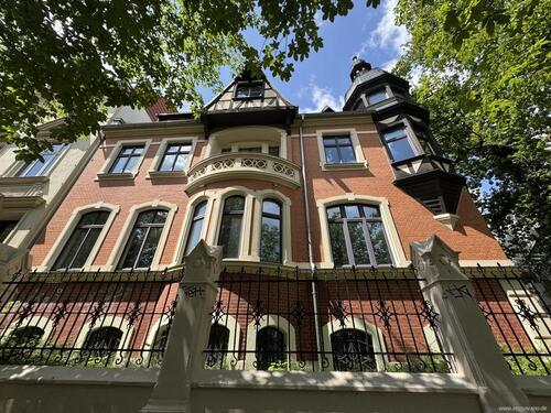 Foto - Außergewöhnliche und sanierte Dachgeschoss-Wohnung mit 4 Zimmern und Gäste-WC in Top-Lage!