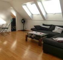 Sonnige 2-Zimmer-Dachwohnung mit Balkon in Stuttgart-Plieningen