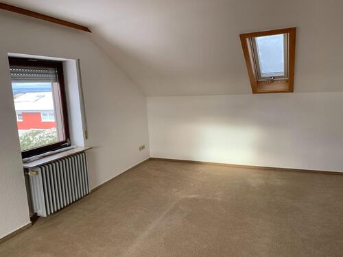 Foto - 3 Zimmer-DG-Wohnung - 530,00&nbsp;EUR Kaltmiete, ca.&nbsp; 77,00&nbsp;m&sup2;