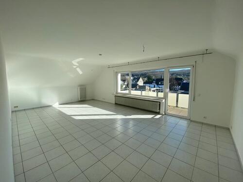 Foto - Helle 4-Zimmer-Wohnung mit Südbalkon – ab 01.01.2026 verfügbar