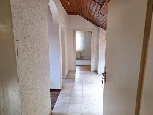 Foto - Dachgeschosswohnung 3 Zimmer - 900,00 EUR Kaltmiete, ca.  65,00 m²