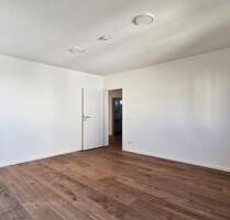 Lichtdurchflutete 4-Zi.-Whg. in Esslingen mit EBK, Loggia, Garten - Esslingen am Neckar