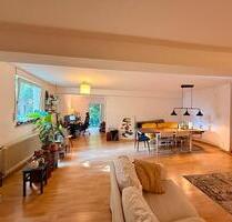 Große Wohnung mitten in Köln mit Garten (WG geeignet)