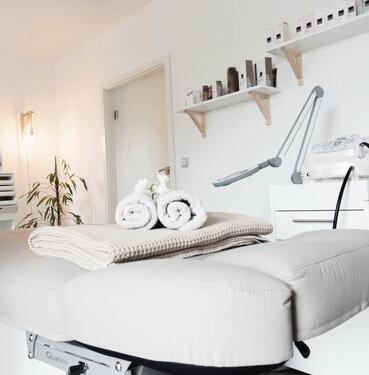 Foto - Kosmetikraum unter anderen im Friseursalon zu Vermieten