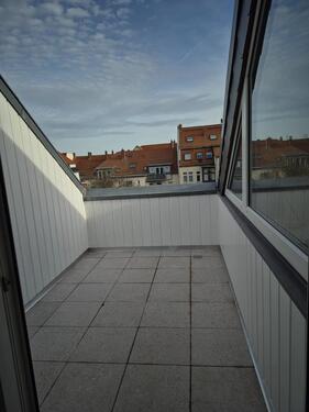 Foto - +++renovierte 2,5 Zimmer-DG-Wohnung in Gohlis-Mitte offene Wohnküche Loggia+++