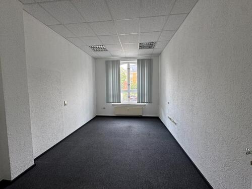 Foto - 2 Büro, 1 Werkstatt, 1 großes Lager in attraktiver Gewerbeeinheit