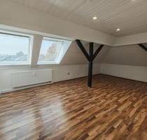 Sanierte 3,5 Zimmer DG Wohnung in Essen Frohnhausen 2. Etage