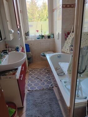 Foto - Schöne 2-Zimmer-Wohnung mit Balkon und großer Grünfläche
