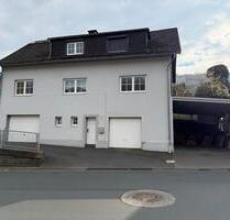 Zweifamilienhaus mit Garten und Carport in Dietzhölztal