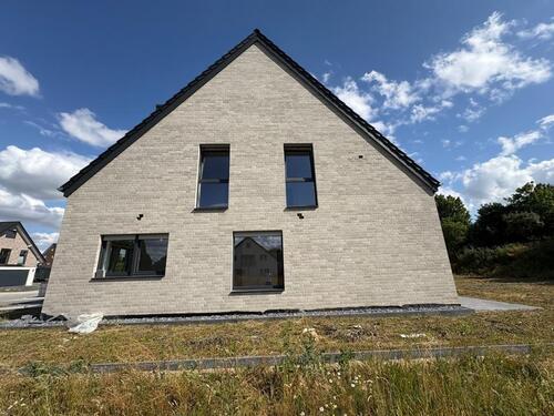 Foto - Großzügiges Neubau-Reihenhaus mit 2 Stellplätzen + Garten