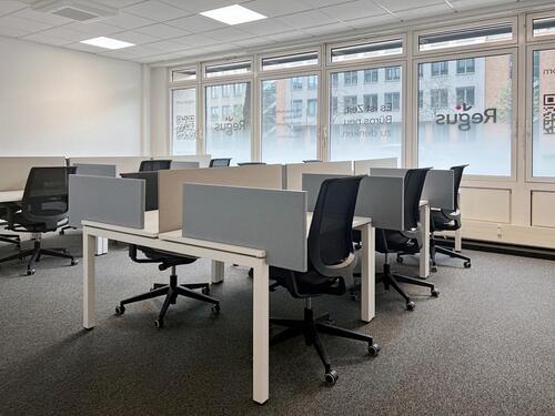 Foto - Buchen Sie einen reservierten Coworking-Arbeitsplatz oder Hot Desk in Regus Atrium