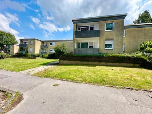 Foto - Blick ins Grüne: neu sanierte 2-Zimmer-Wohnung mit toller Terrasse! (WBS)