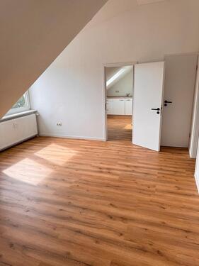 Foto - Frisch sanierte 3-Zi.-Dachgeschosswohnung - Top Lage nahe WEZ