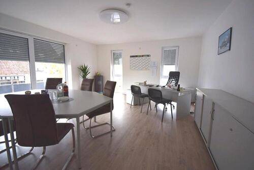 Foto - Gewerbehalle mit Bürofläche zu vermieten