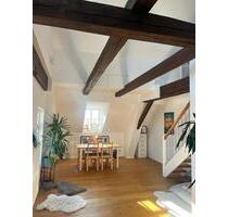 Traumhafte 2,5 Zi-DG-Whg. im malerischen Dreiseithof zu vermieten - Adelzhausen