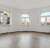 Großzügige, renovierte 4-Zimmer-Wohnung mit Sonnenbalkon in Weißenfels