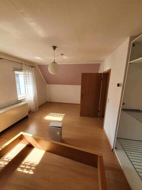 Foto - 2,5 Zimmer Dachgeschoss Top - 360,00&nbsp;EUR Kaltmiete, ca.&nbsp; 68,00&nbsp;m&sup2;