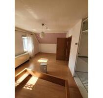 2,5 Zimmer Dachgeschoss Top - 360,00&nbsp;EUR Kaltmiete, ca.&nbsp; 68,00&nbsp;m&sup2; in Essen (PLZ: 45279) Stadtbezirk VII