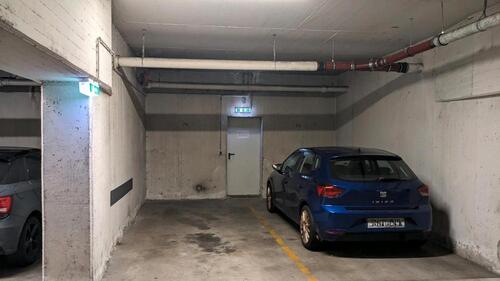 Foto - Tiefgaragenstellplatz - 70,00 EUR Miete,