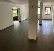 Gewerbeimmobilie mit flexiblen Büro- und Lagerflächen - Halle