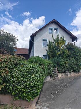 Foto - Geräumiges Haus mit Scheune und Garten