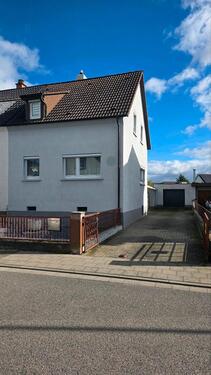 Foto - Gepflegte Doppelhaushälfte mit großem Garten und Garage