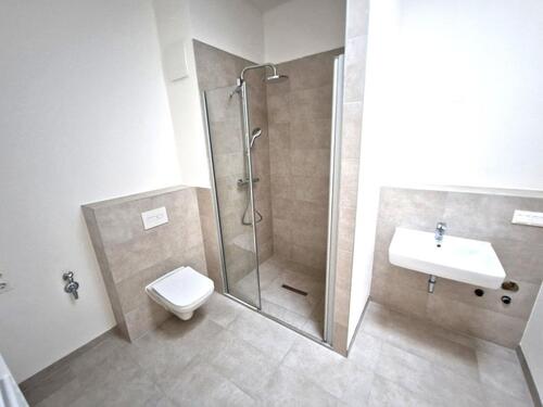 Foto - Erstbezug nach Modernisierung! Wunderschöne 3-Zimmer Dachgeschoss-Wohnung mit EBK und Balkon zu vermieten!