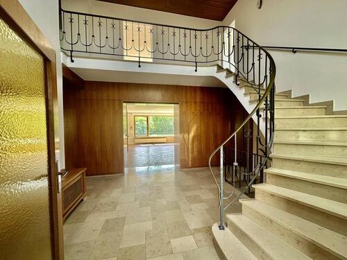 Foto - Einfamilienhaus mit großem Garten, Terrasse & Balkon, 274 m² zu vermieten