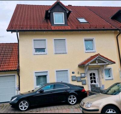 Foto - Schöne 4 Zimmer Wohnung mit Balkon, Einzelgarage + Eigene Garten