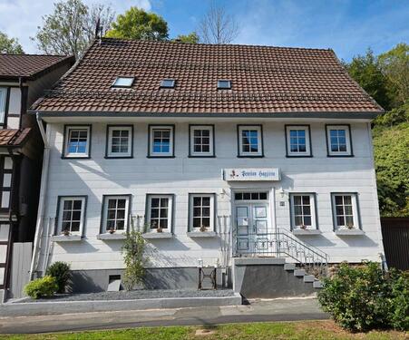 Foto - Bezauberndes Haus mit viel Platz, 2 Garagen und viel Grundstück