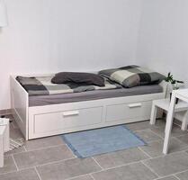 Souterrain-Zimmer im Keller in 60529 Frankfurt - Frankfurt am Main Schwanheim