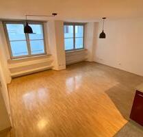 Schicke Altstadtwohnung Regensburg, 2 Zi, 56m², Terrasse, EG