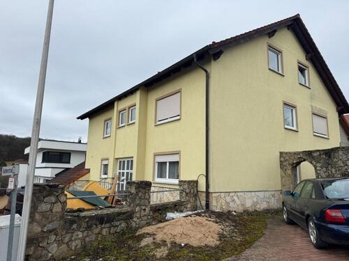 Foto - Großzügiges 3 Parteien-Wohnhaus in Oerlenbach-Rottershausen