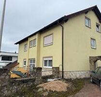 Großzügiges 3 Parteien-Wohnhaus in Oerlenbach-Rottershausen